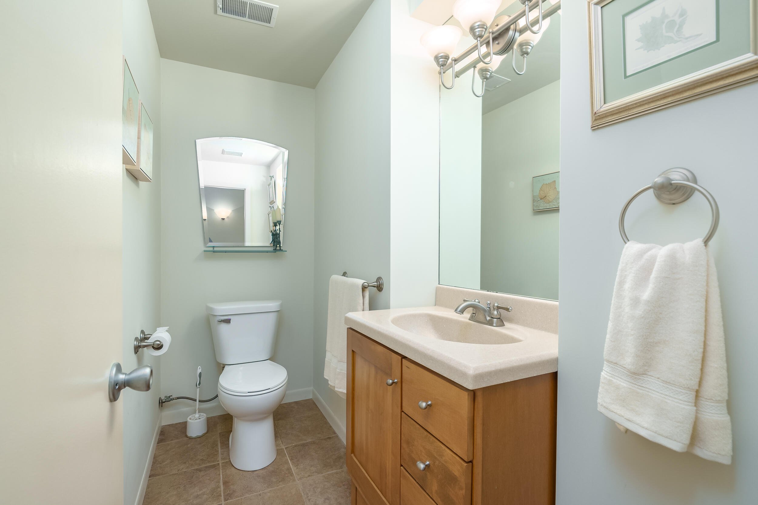 basement half bath-1