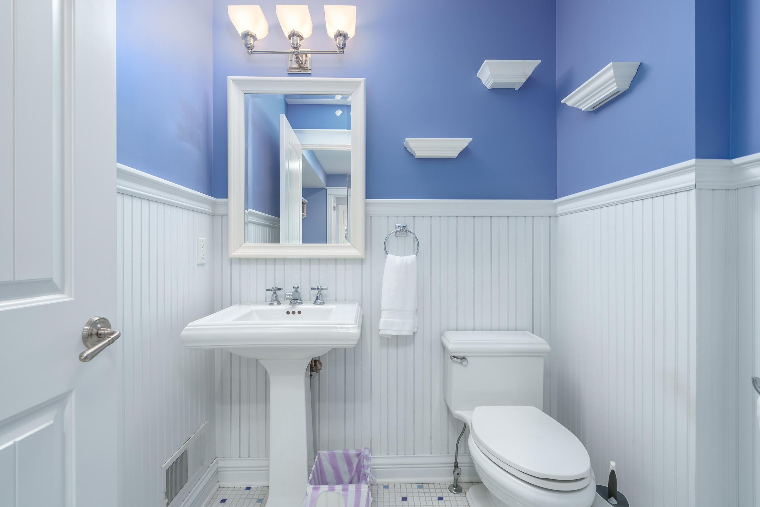 guest bathroom 1-1