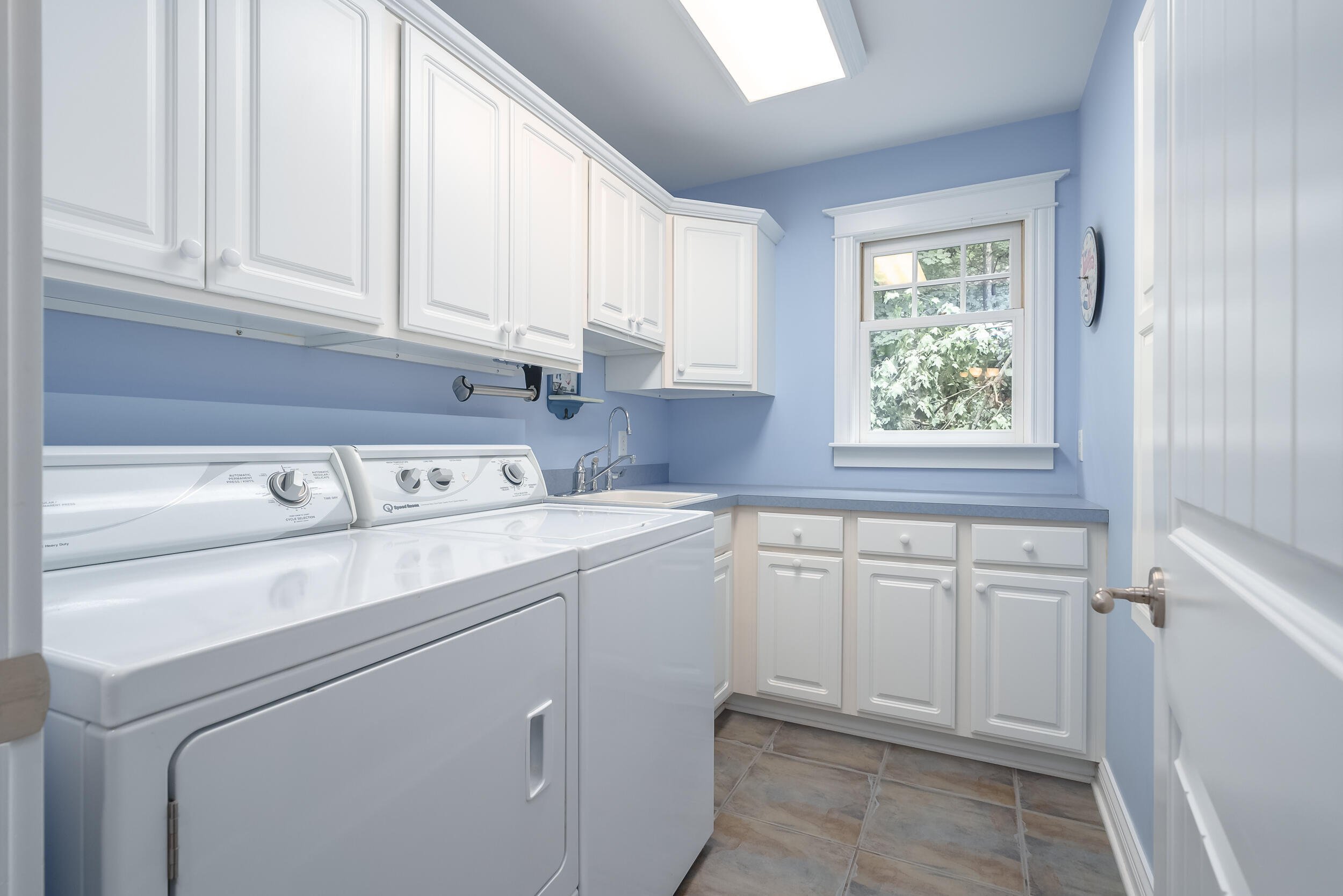laundry room 1-1