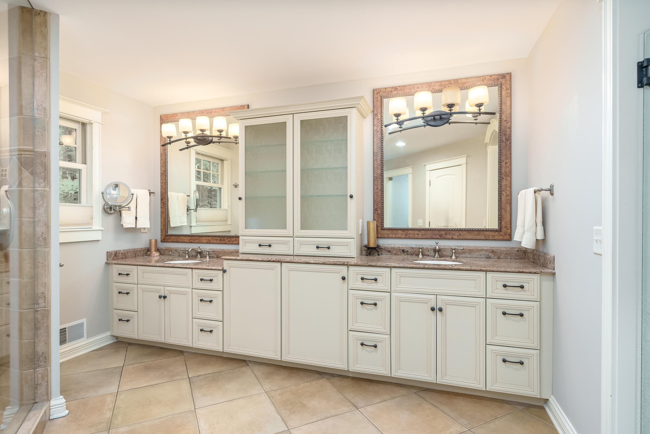 master bedroom bathroom 2-1